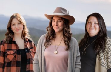 Julia Krusac | The Mountain Team Real Estate Team | RE/MAX Town & Country